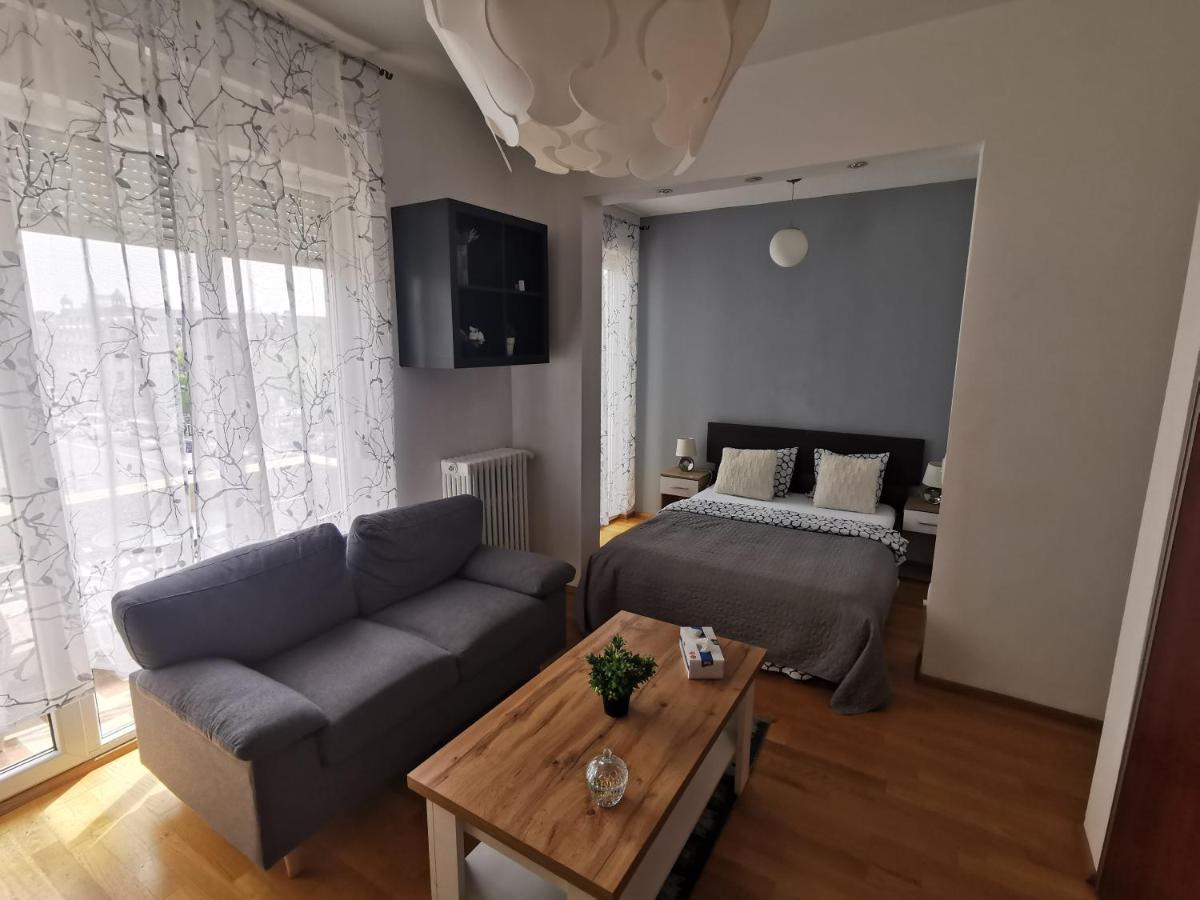Black And White Apartments بوخارست المظهر الخارجي الصورة